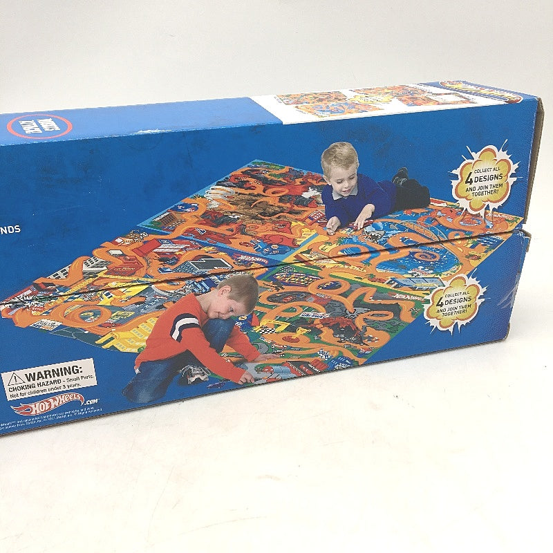2011 2x Collectable Hot Wheels Felt Play Mats Lava Land & Robots Attack NEW