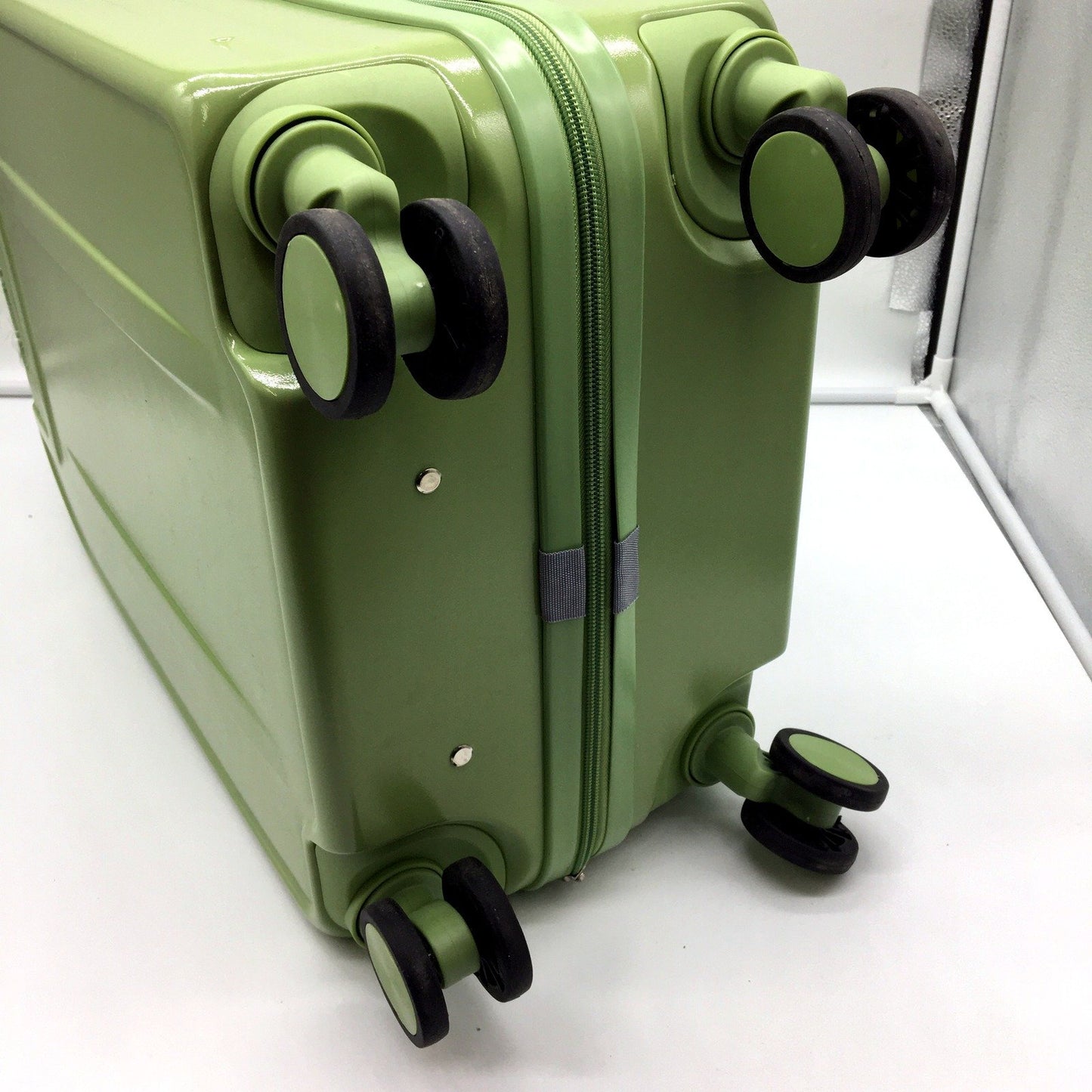 Nutrimetics 50cm Hardside Spinner Carry-On Luggage Suitcase in Green NEW