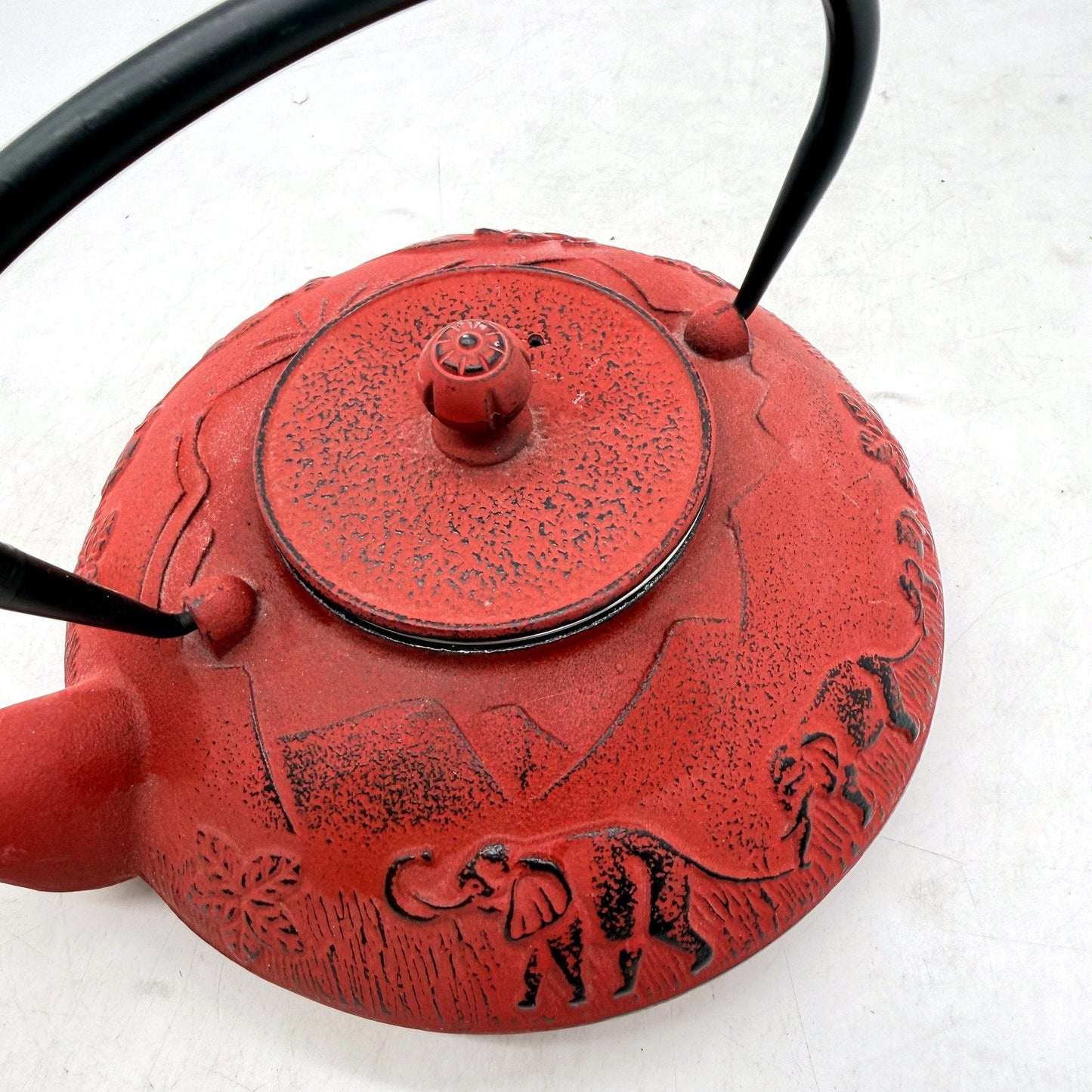 Oriental Red Cast Iron Asian-Style Decorative Teapot for Traditional Tea Brewing