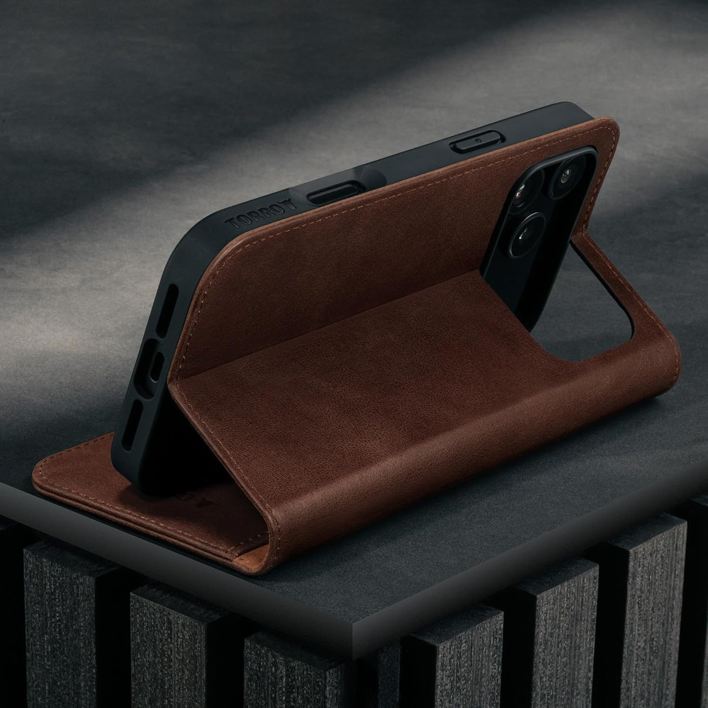 TORRO Premium Leather Flip & Wallet Case for iPhone 17 Pro Max 6.9" Brown DEMO