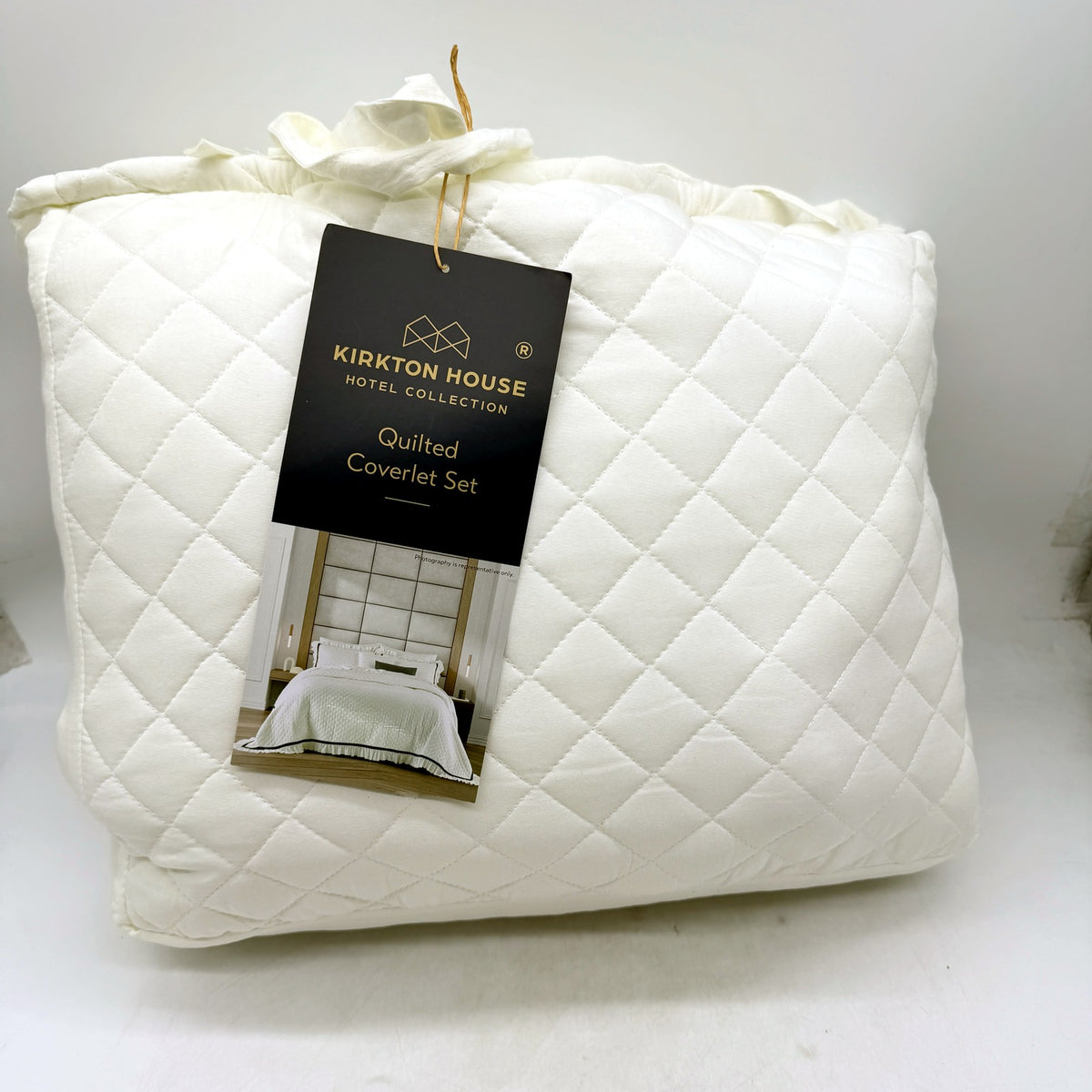 Quilted Coverlet Set White & Navy Trim Hotel Collection Fits Queen/King NEW