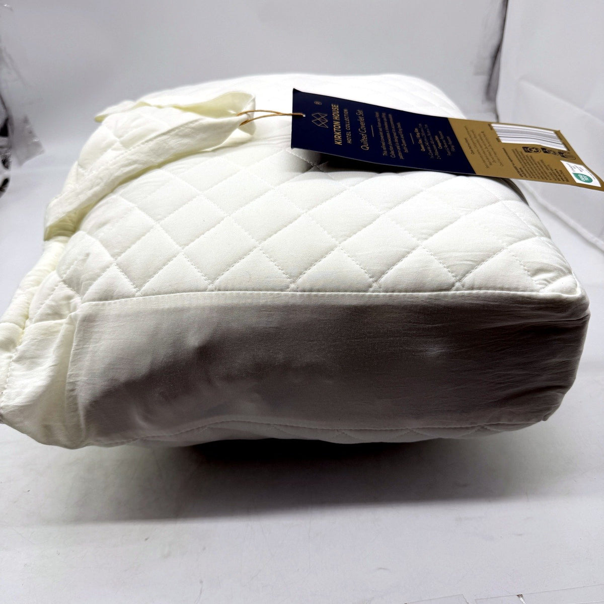 Quilted Coverlet Set White & Navy Trim Hotel Collection Fits Queen/King NEW