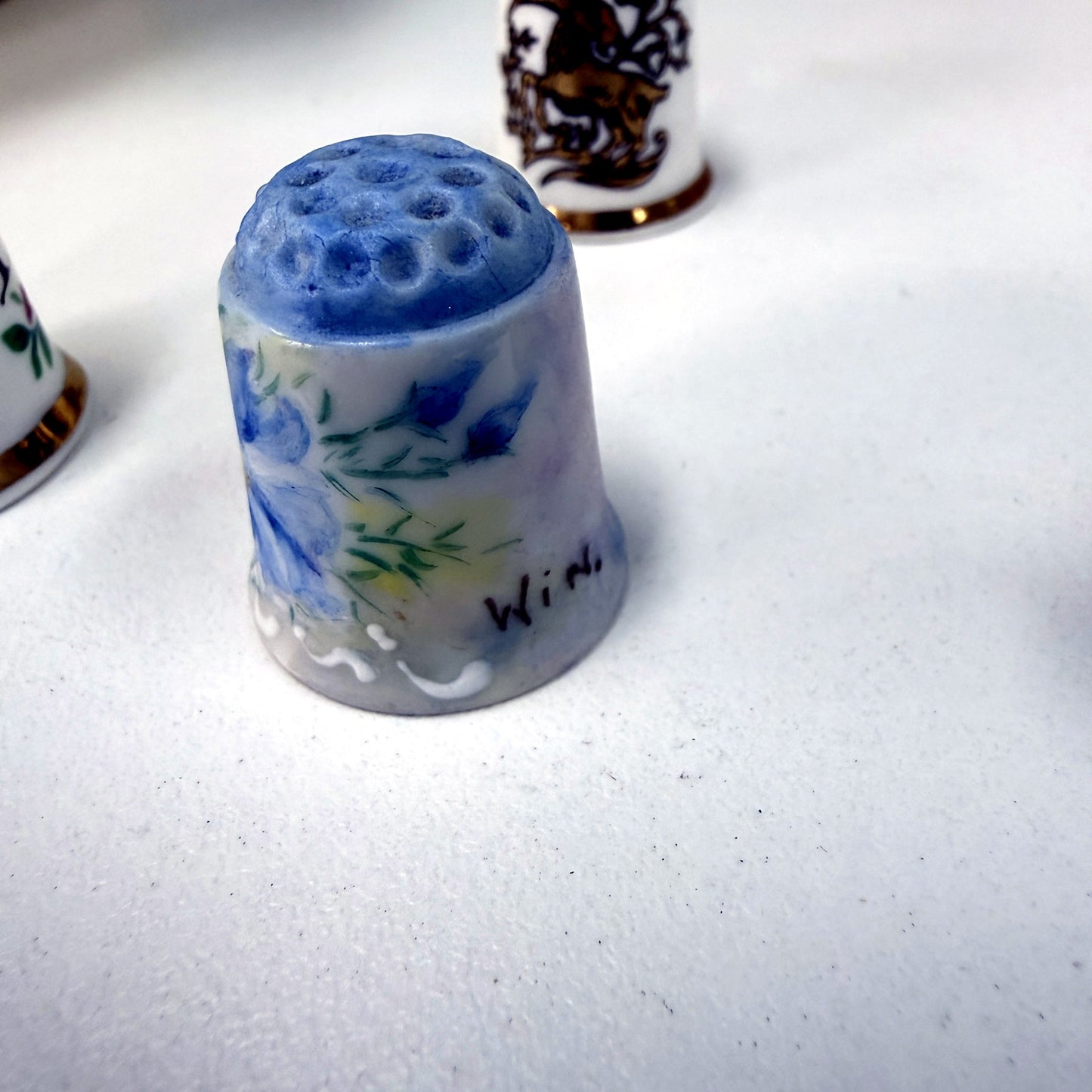 Wedgwood & Assorted Bone China Thimble 6 Piece Collectible Decorative Floral