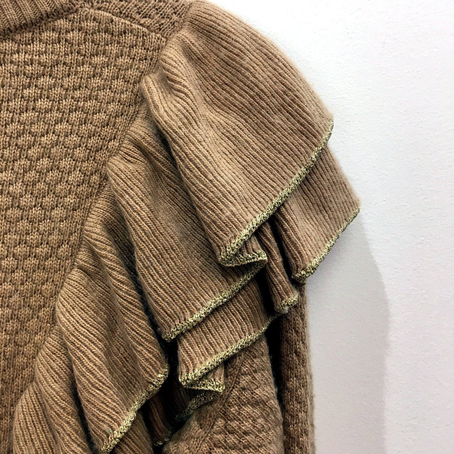 Country Road Womens Ruffle Trim Pullover Sweater in Tan Size 10