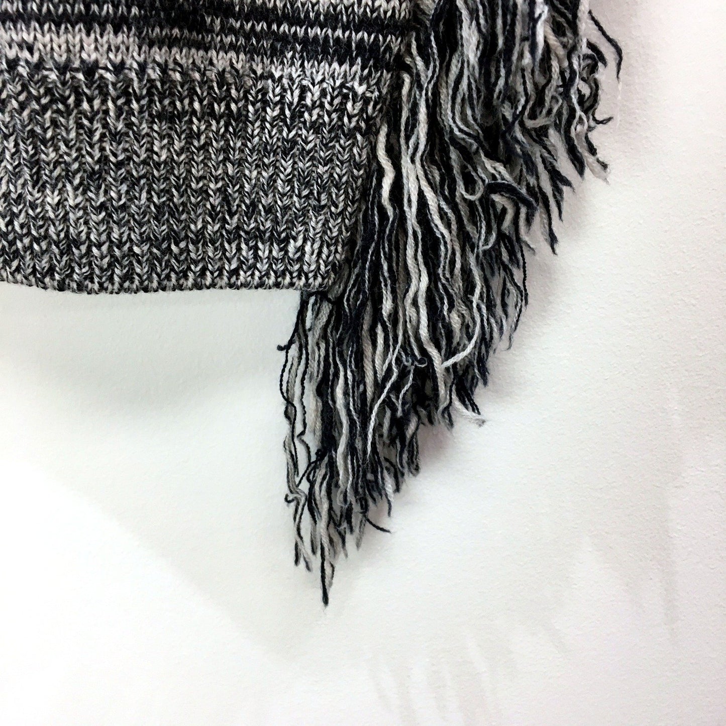 Gorman Womens Fringed Knit Pullover Sweater in Black and Gray, Size 6