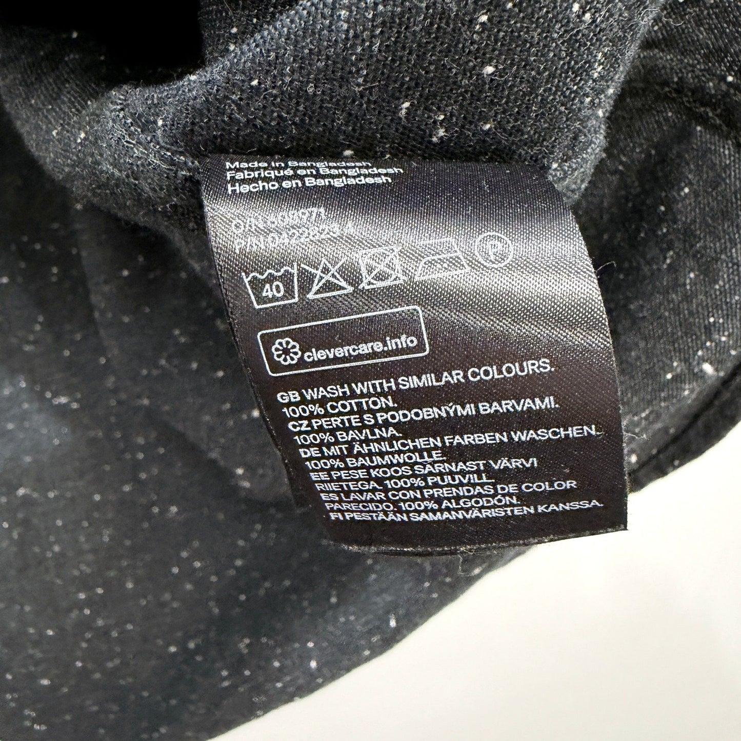 H&M Mens Relaxed Fit Pullover Sweatshirt in Black with Speckled Design, Size L