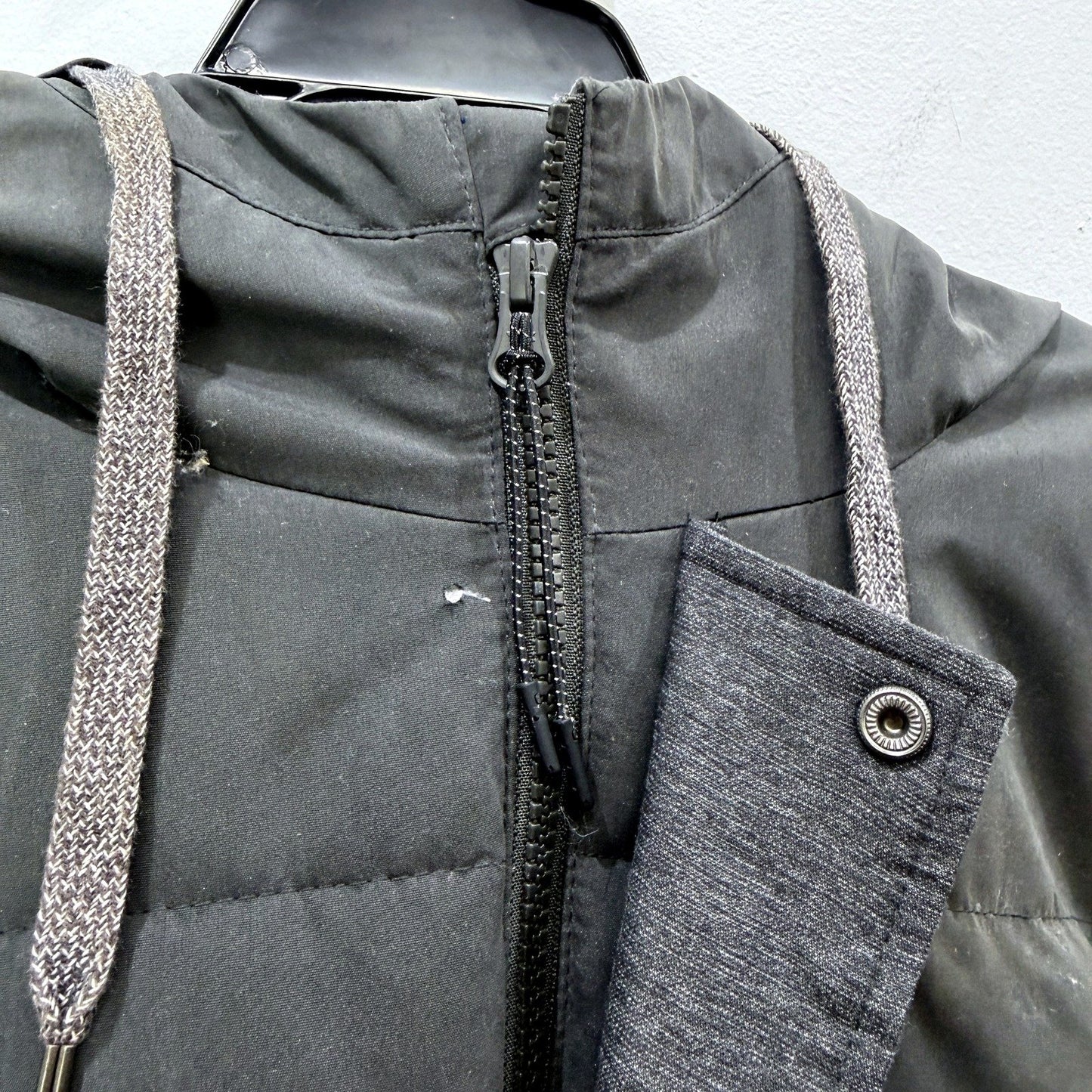 Quiksilver Mens Gray Puffer Jacket with Zipper Pockets, Size L