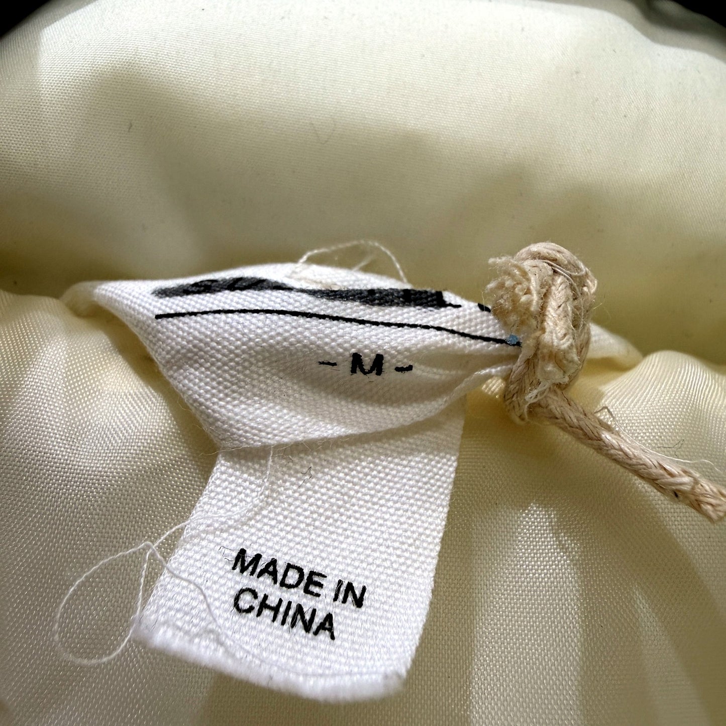 Subtitled Womens Oversized Cream Puffer Vest Insulated Warm Cozy Size M