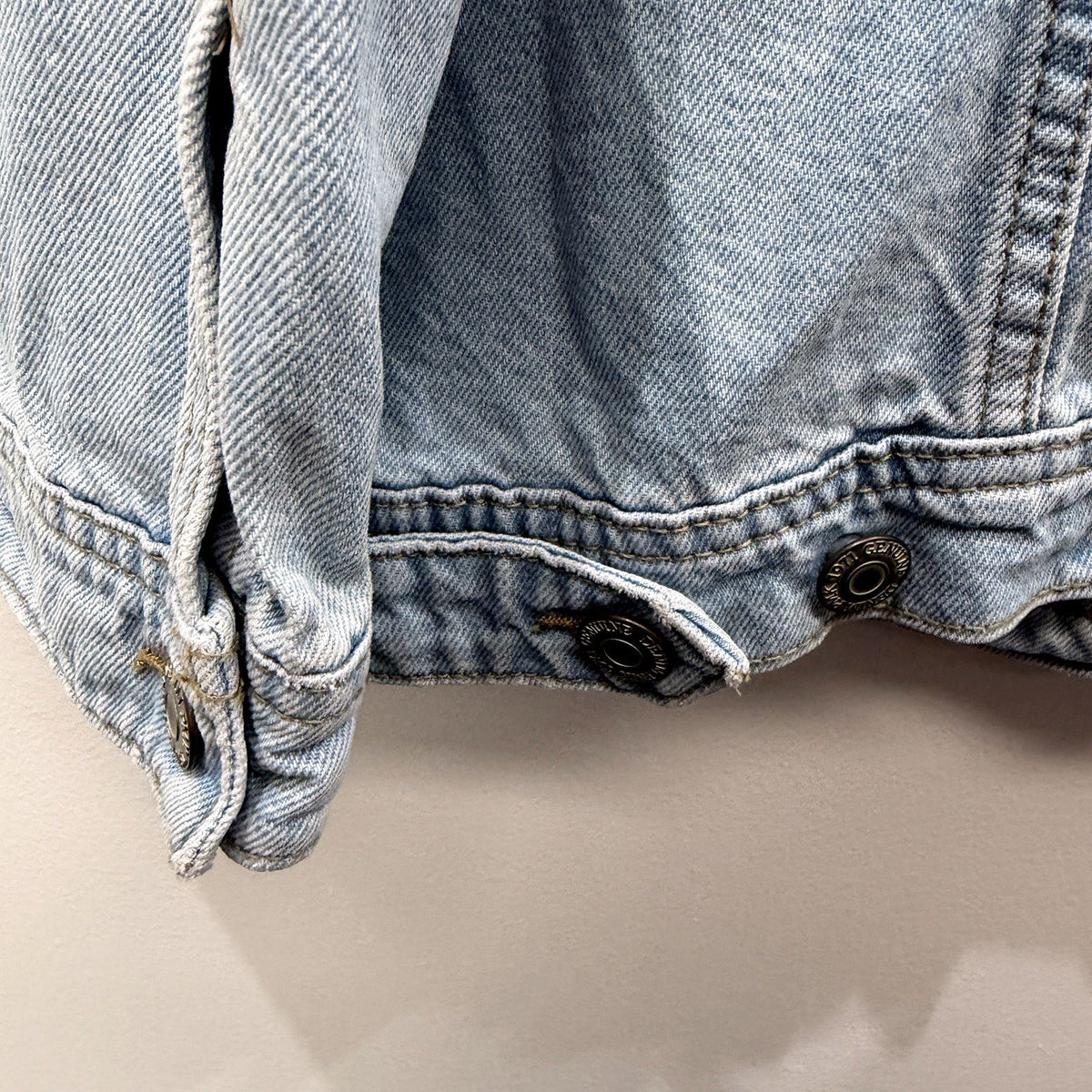 Denim Pimkie Mens Light Blue Distressed Jacket in Size M