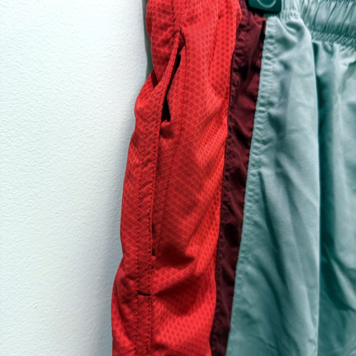 Insight Mens Cargo Shorts with Drawstring and Mesh Lining in Gray & Red XL NEW