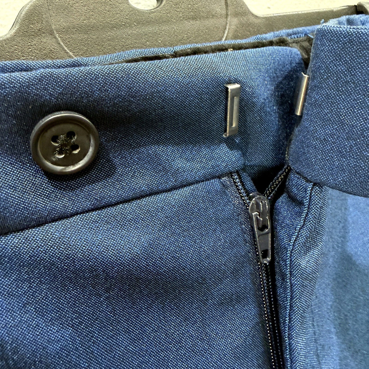 Connor Mens Skinny Dress Pants in Navy Blue, Size 34