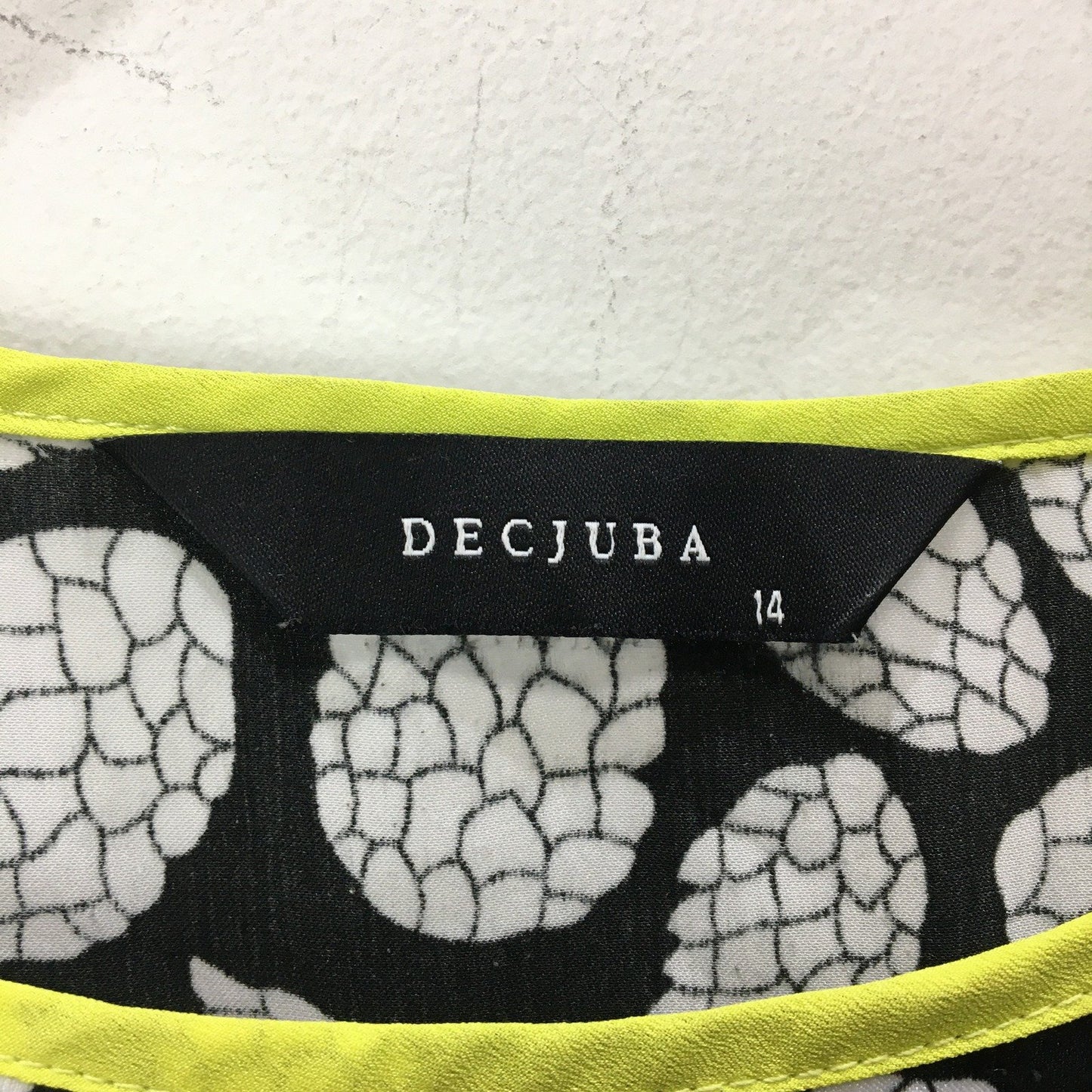Decjuba Leaf Print T-Shirt Women Black and White Size 14