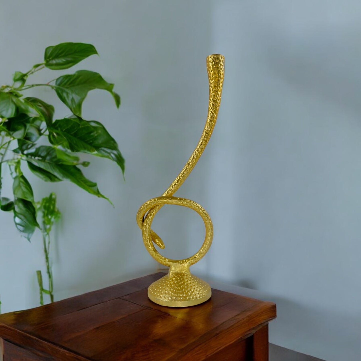 Handcrafted GoldPlated Aluminium Candle HolderElegant Home Decor for All Rooms NEW