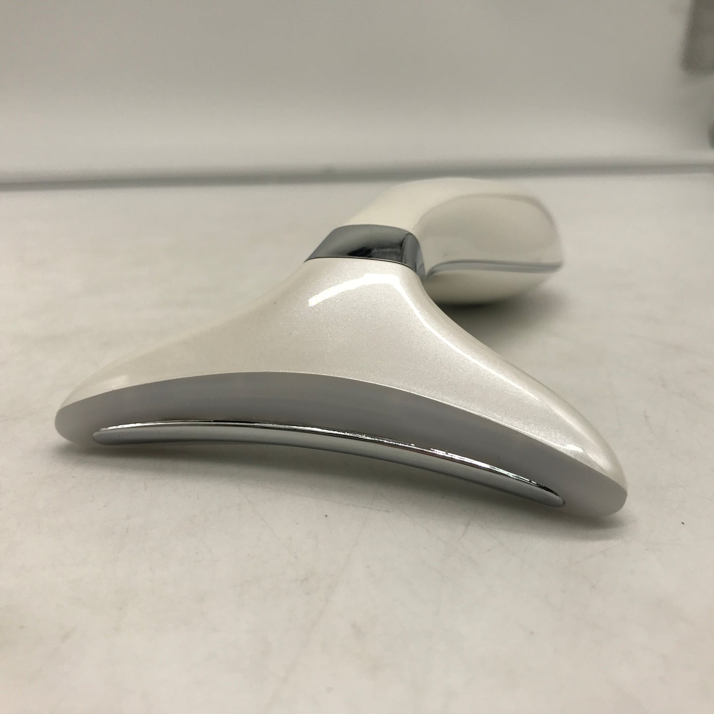 VRAIKO Lily Neck & Face Massager Sculpting Tool Vibrating Skin Rejuvination