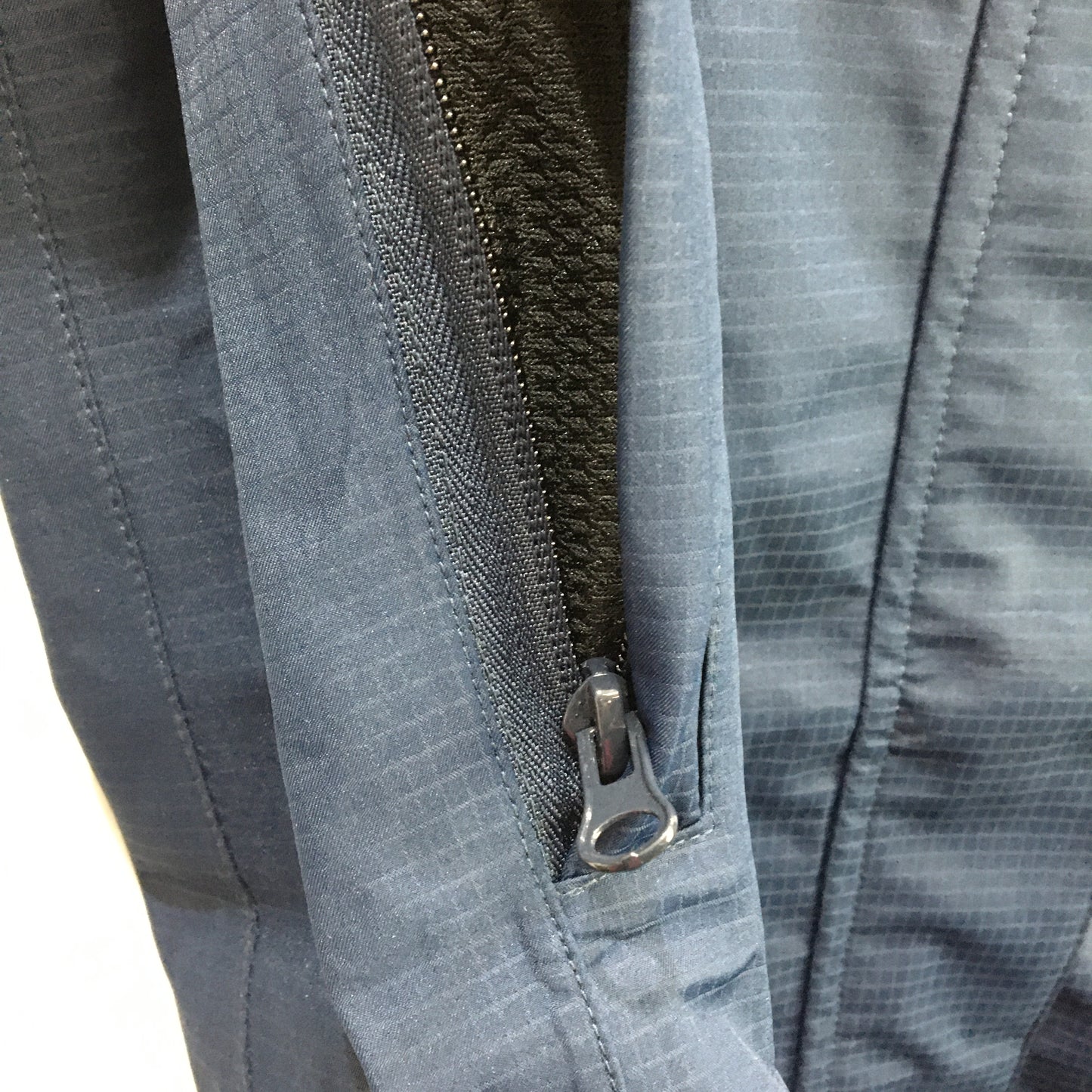 XTM Navy Kimberley Seam Sealed Waterproof Hooded Rain Jacket Ladies Size 18 NEW