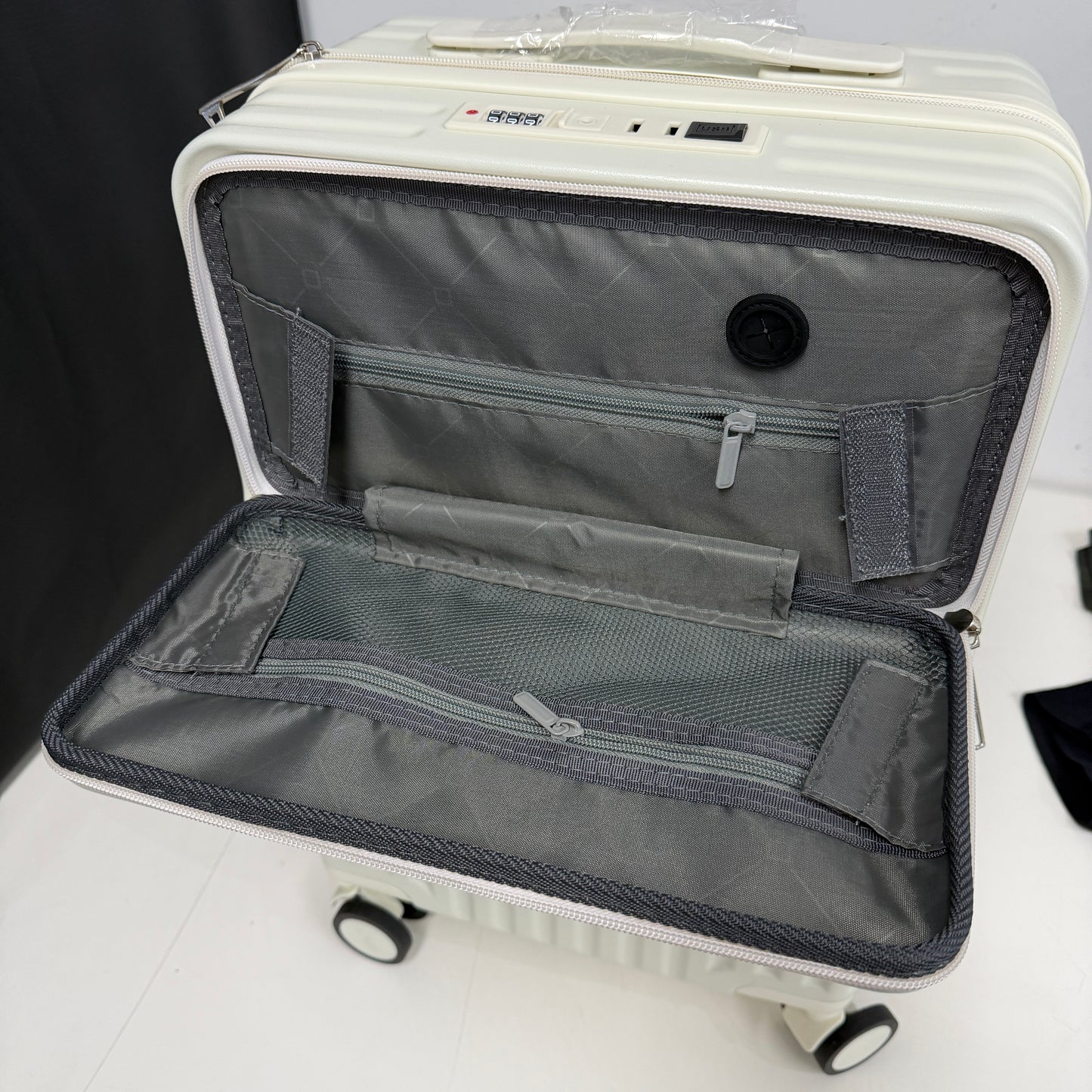 Frafuo Unisex Carry-Ons Carry-On Suitcase Hardshell Spinner Luggage with DEMO
