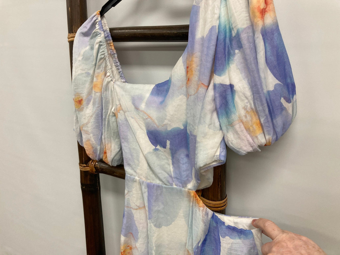 Winnie & Co Lined Light Pastel Dress With Side Cut Out Ladies Sz 8 NEW