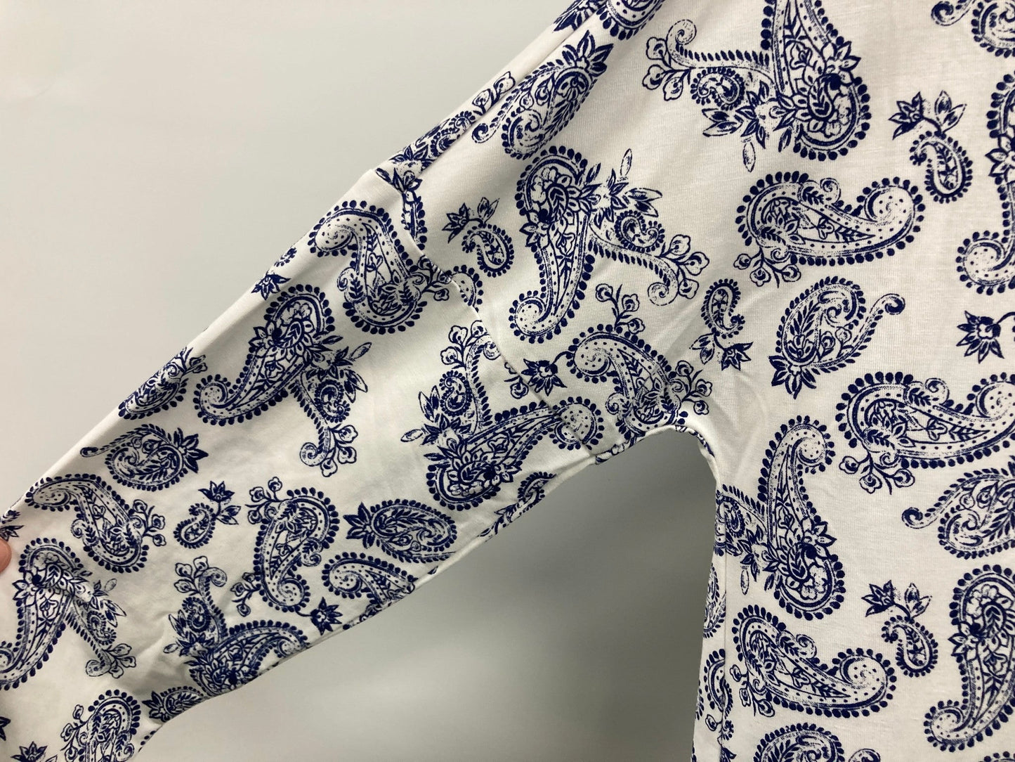 Chloe & Lola Round Neck Pajama Top White Navy Paisley Ladies Sz S NEW