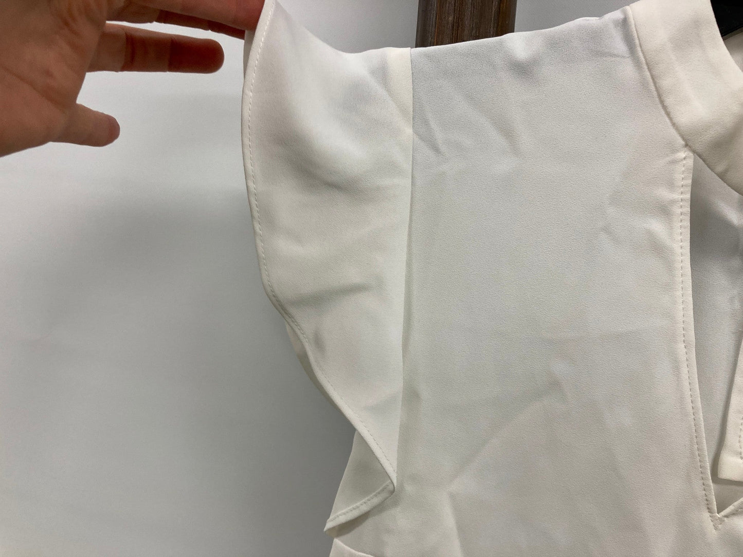 Portmans Neck Band Short Ruffle Sleeve Blouse White Ladies Size 6 NEW