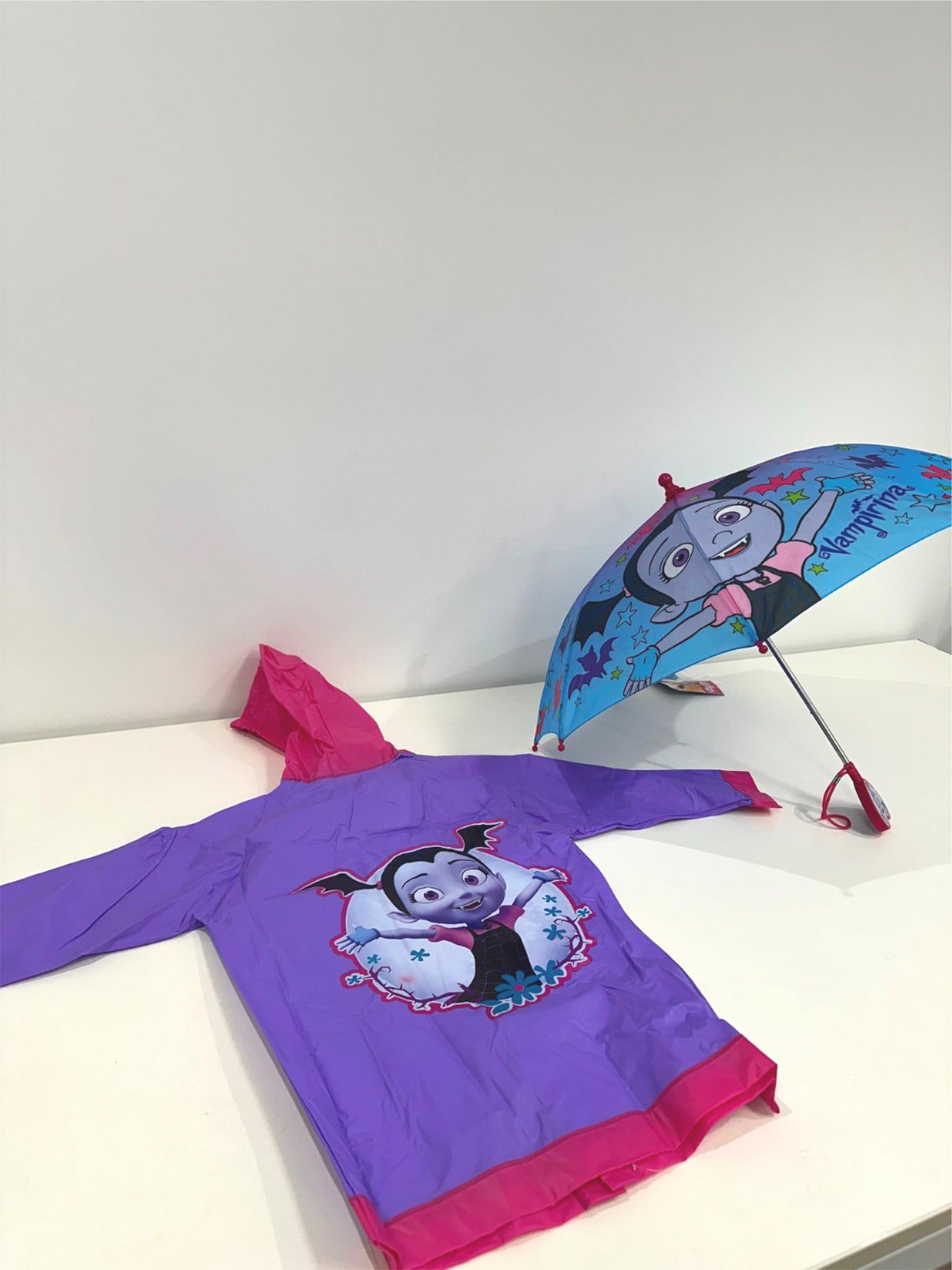 Disney Kids Vampirina Umbrella And Rain Jacket Set Purple/Pink NEW