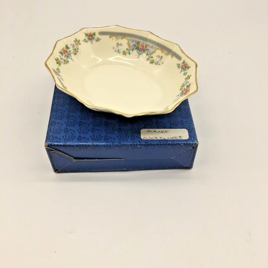 Vintage 1981 Royal Doulton Made In England Bone China Juliet Candy Dish 15Cm