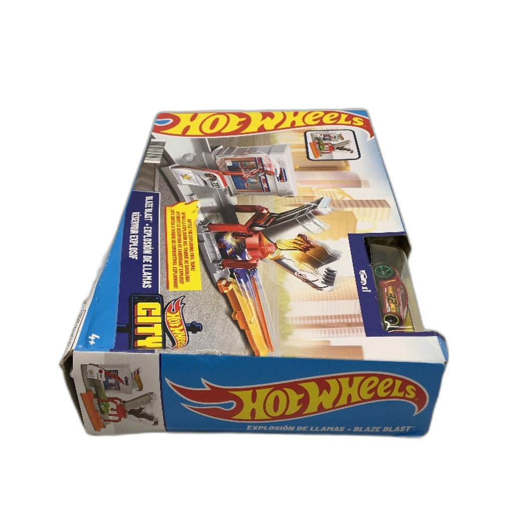 Hot Wheels City Blaze Blast with Exploding Fuel Tank Fold Out Play Set NEW