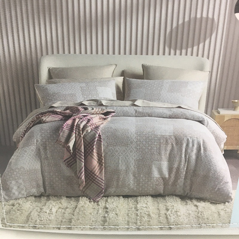 Kirkton House Patterned Jacquard Quilt Cover Set Beige & Cream 225TC KING