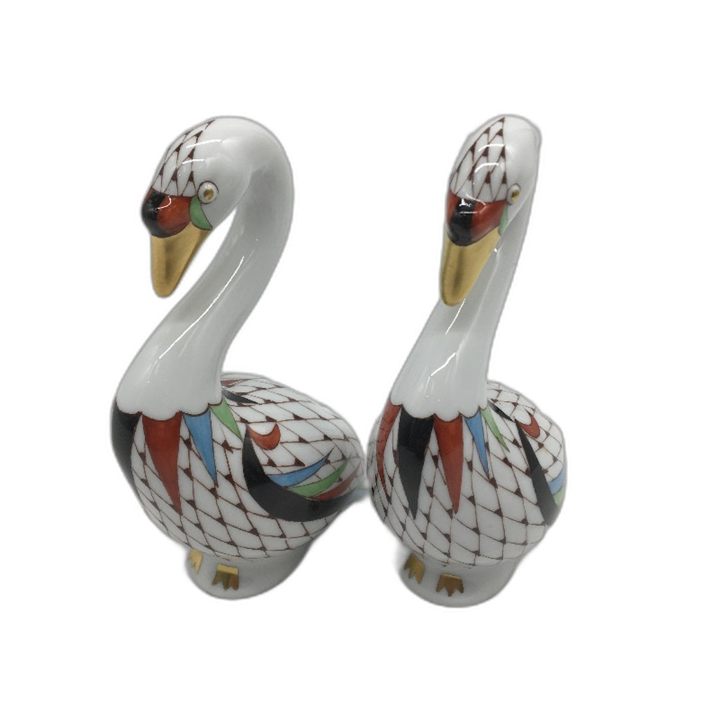 VINTAGE Hollohaza Hungary 2 Piece Handpainted Fishnet Pattern Swan Figurines