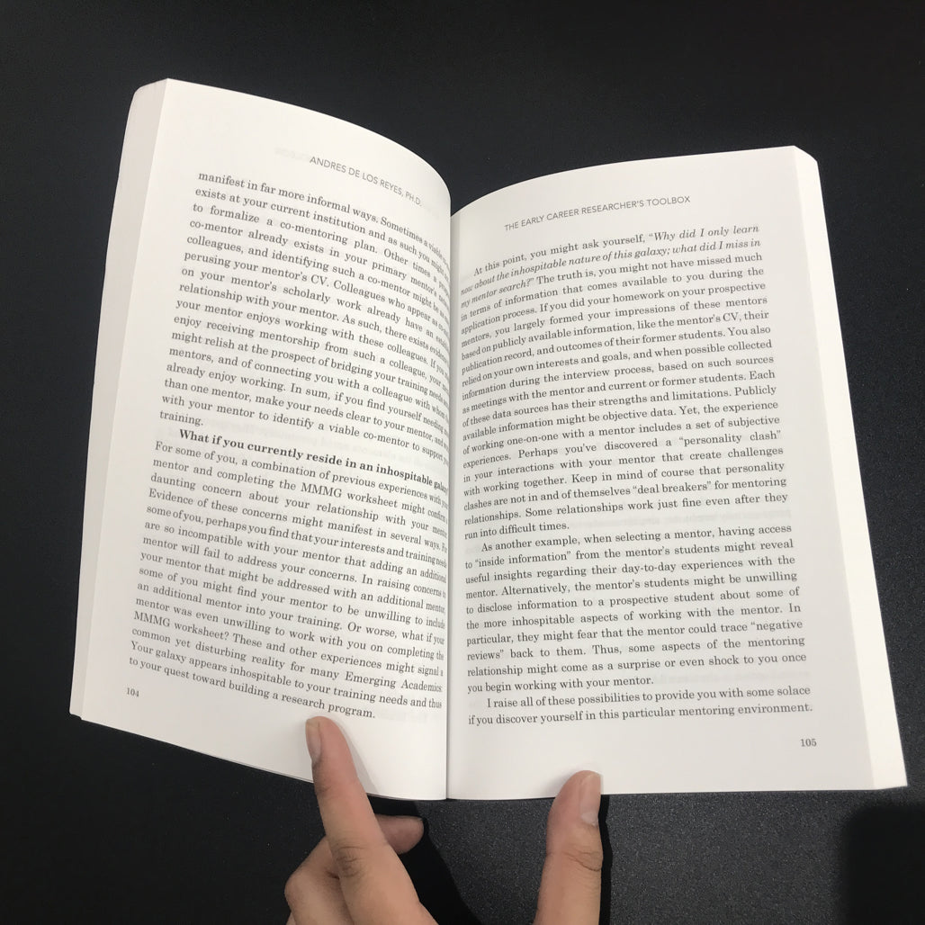The Early Career Researcher's Toolbox Insights into Mentors, Peer Review, and Landing a Faculty Job by Andres De Los Reyes, Ph.D. Paperback NEW