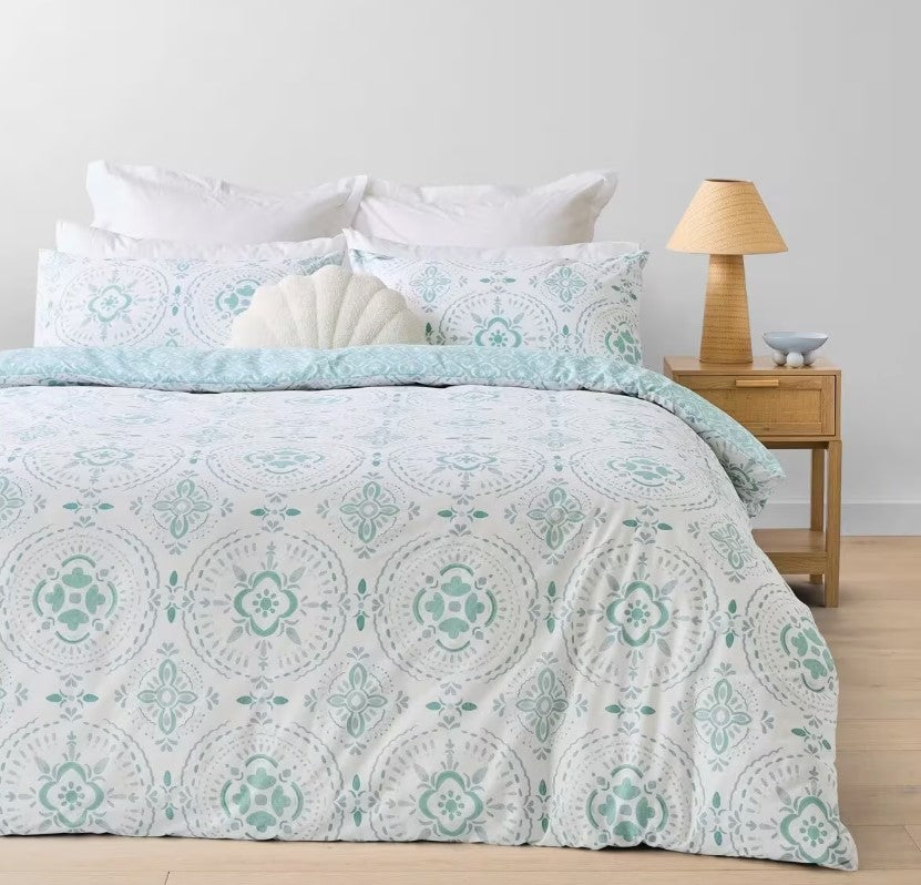 Easy Care Capri Blue White Reversible Cotton Rich Quilt Cover Set QUEEN NEW