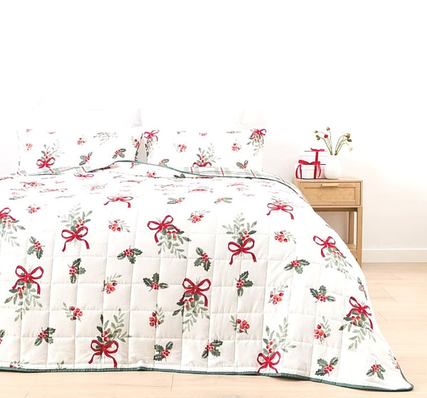 Home Decor Festive Christmas Mistletoe Reversible Coverlet Set Queen/King NEW