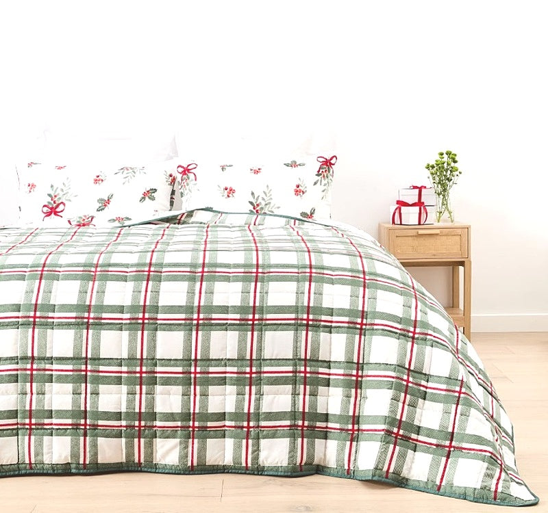 Home Decor Festive Christmas Mistletoe Reversible Coverlet Set Queen/King NEW