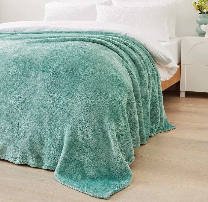 Super Soft Easy Care Mint Green Washable Plush Ribbed Blanket SINGLE Size NEW