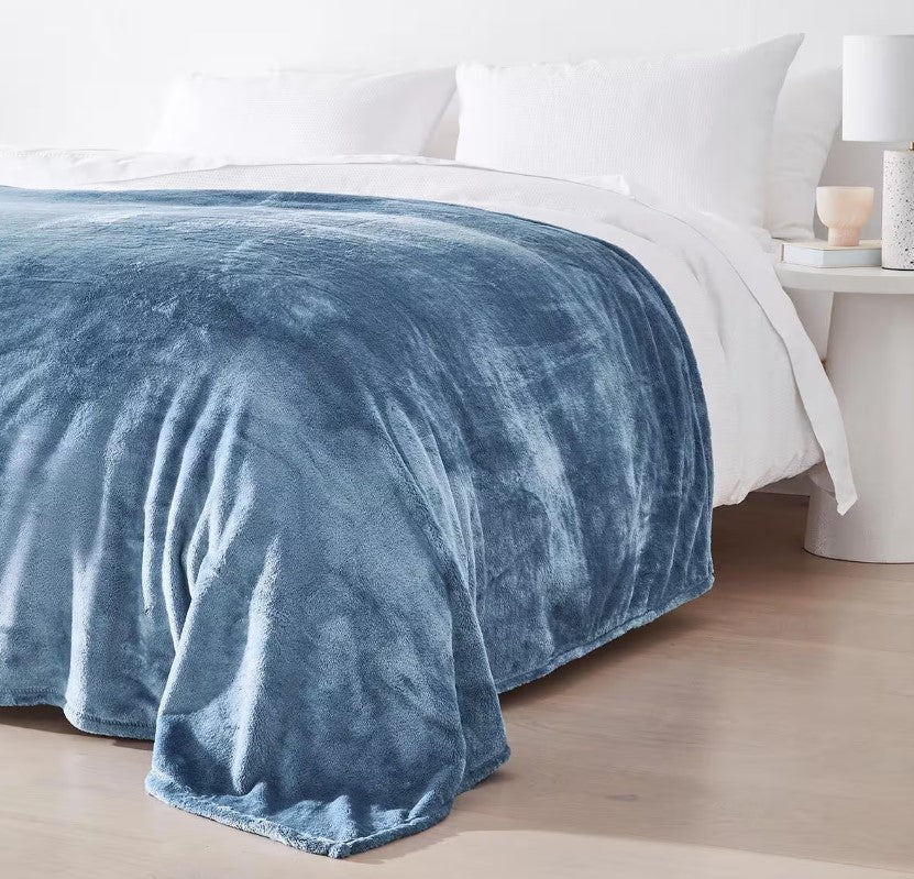 Super Soft Easy Care Blue Machine Washable Plush Ribbed Blanket SINGLE Size NEW