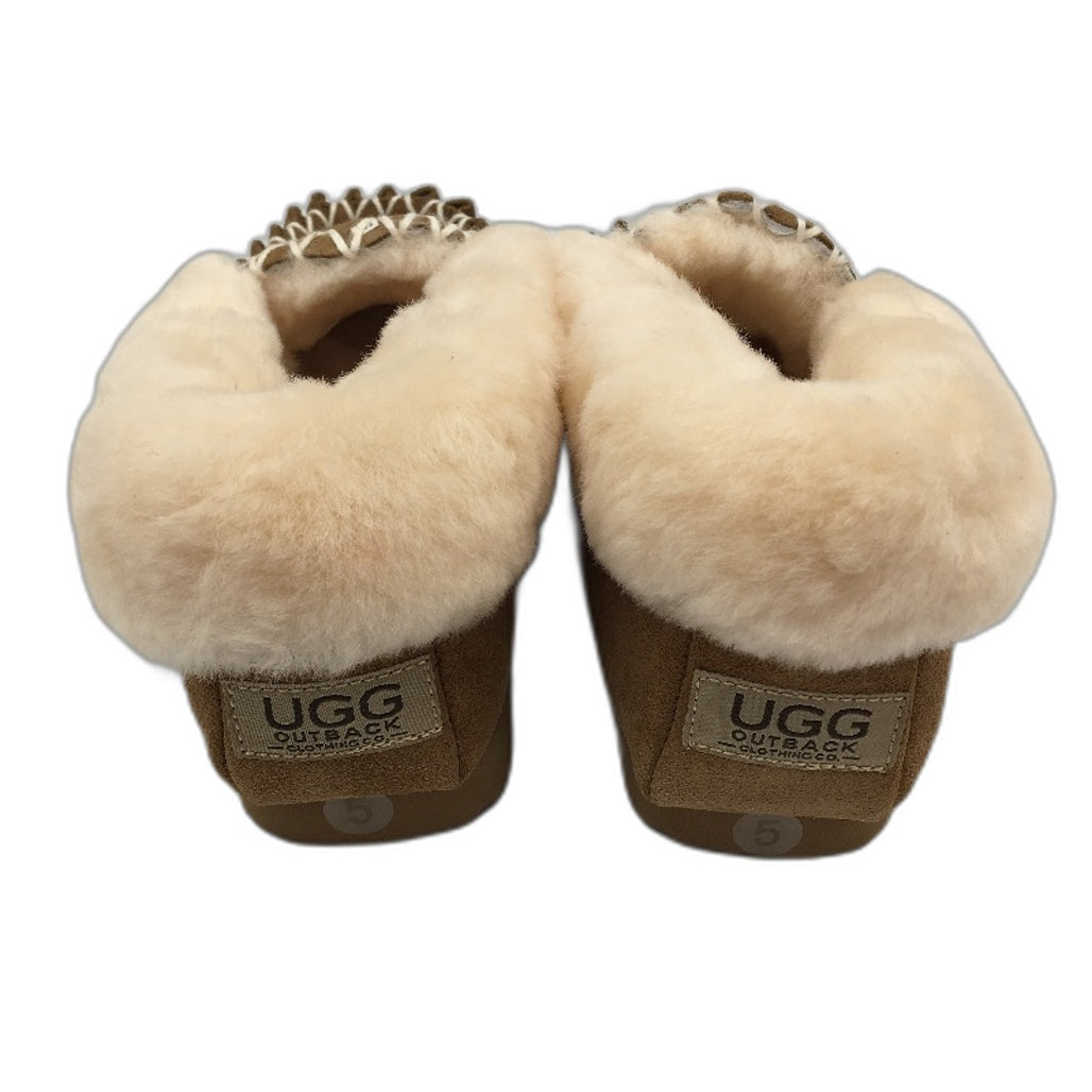 UGG Outback AUS Sheepskin Chestnut Moccasins Slippers Unisex US M4 L5 EU36 NEW