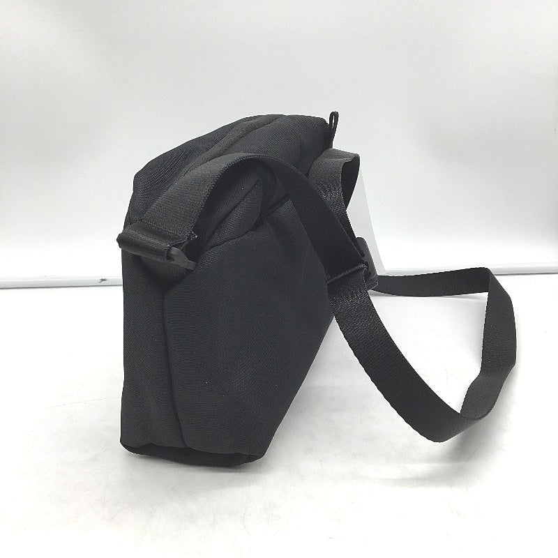 Urth Multifunctional Padded Crossbody Camera Sling Bag Water Resistant Black NEW