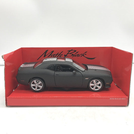 Welly Matte Black Collection 1:24 2013 Dodge Challenger SRT Diecast Model Car