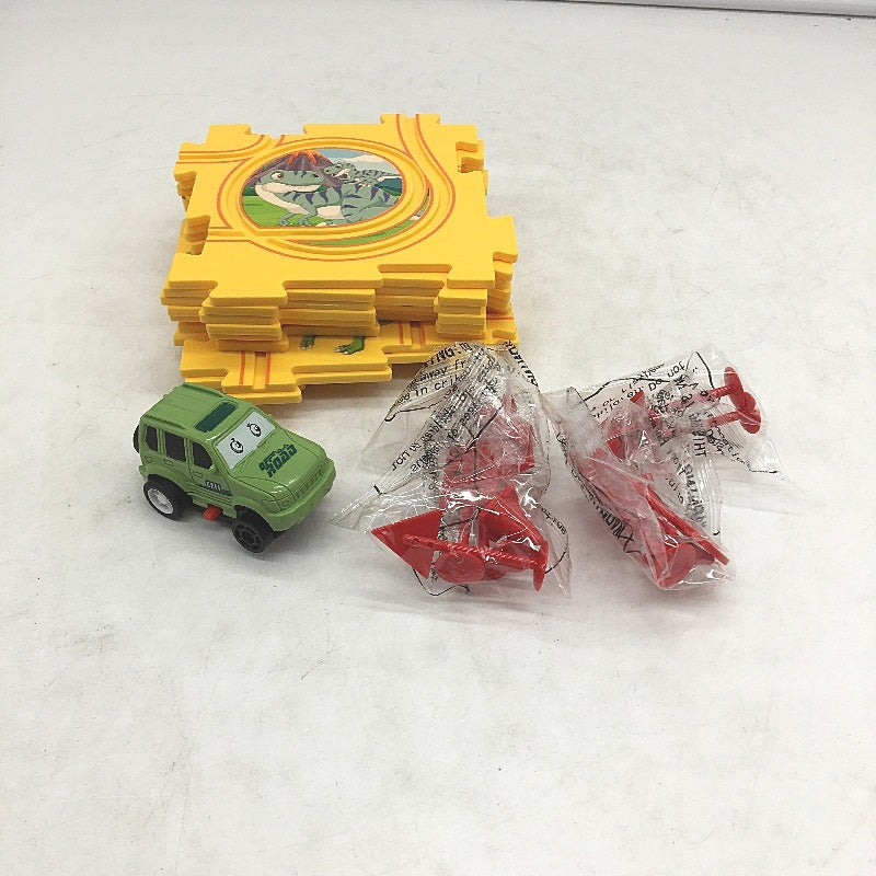 Rail Car Track Play Set DIY Assembly Puzzle Toy With Battery Powered Car NEW