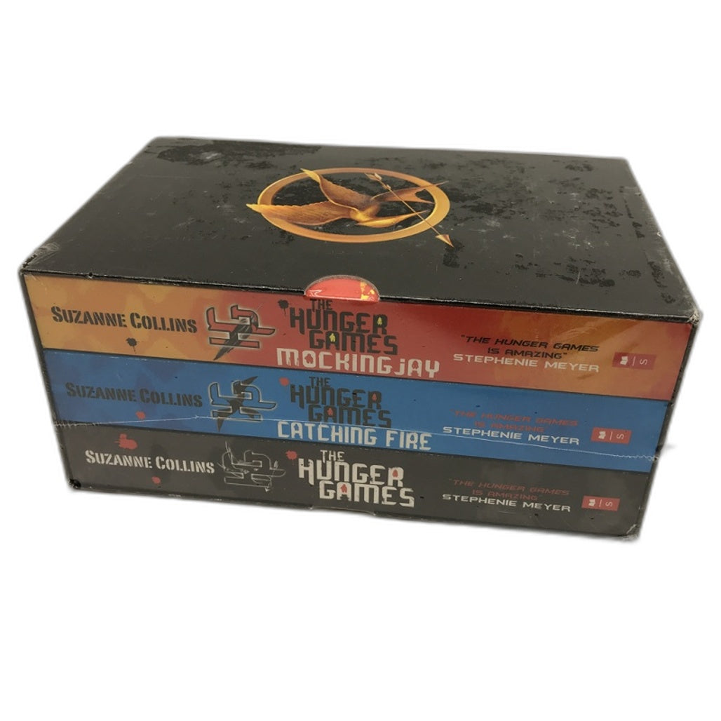 Captivating  The Hunter Games Trilogy - Suzanne Collins Paperback