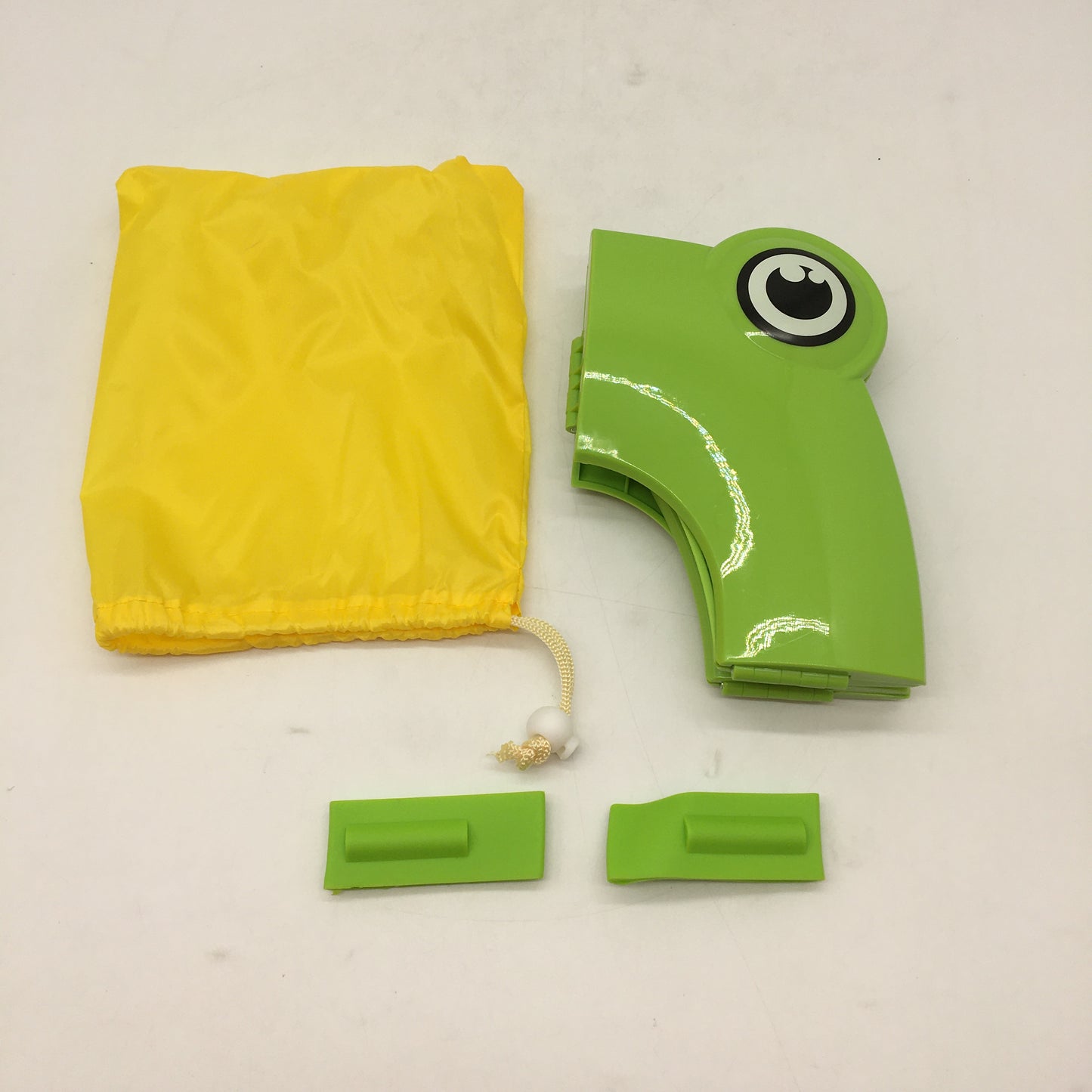 Easy To Use And Carry Folding Potty Training Seat Green Frog Style NEW