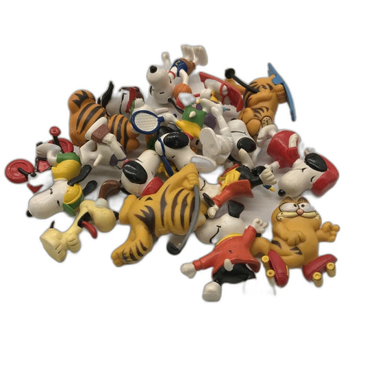 Mixed Small Collectable Figurine Garfield & Snoopy Characters Random Assortment