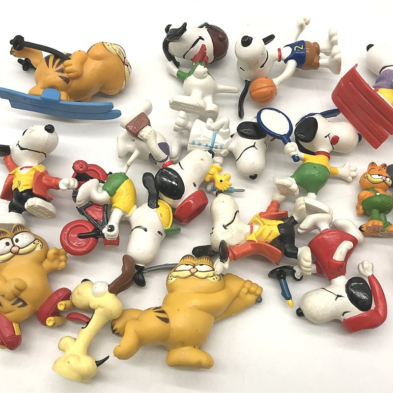 Mixed Small Collectable Figurine Garfield & Snoopy Characters Random Assortment