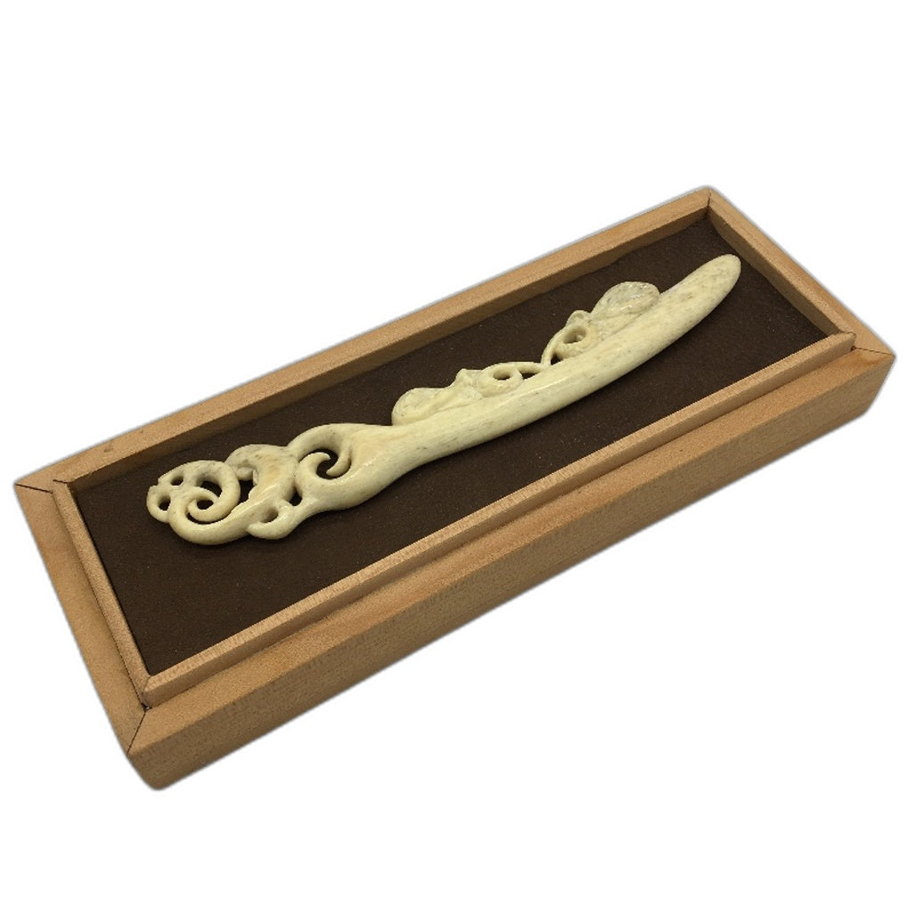 COLLECTABLE New Zealand Wellington Bone Like Carved Souvenir Art In Wooden Box
