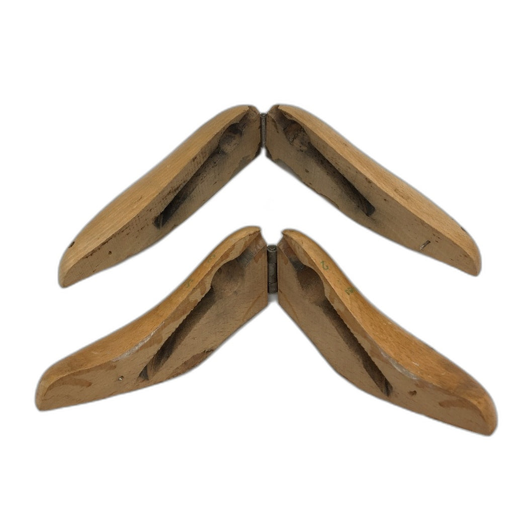 VINTAGE 2 Piece Timber With Metal Winder Ladies Sizes Shoe Stretchers