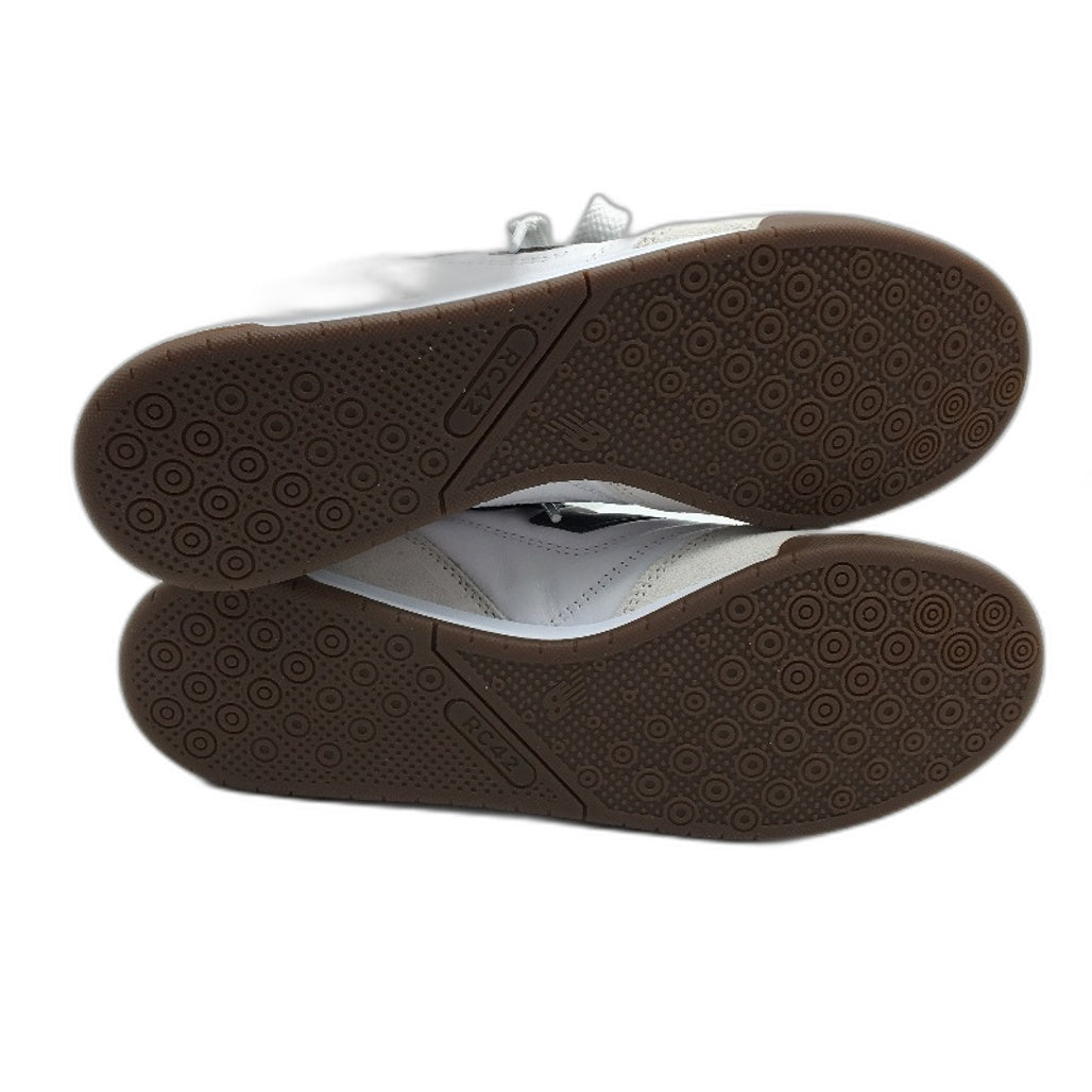 New Balance Lifestyle White With Black Logo Sneaker Shoes UNISEX Mens US 8 NEW