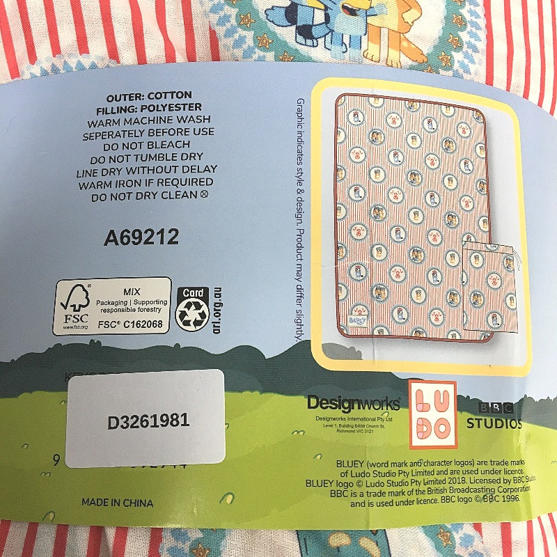 Bluey Family Photo Red Striped Quilted Coverlet With Cloth Bag SINGLE Bed NEW