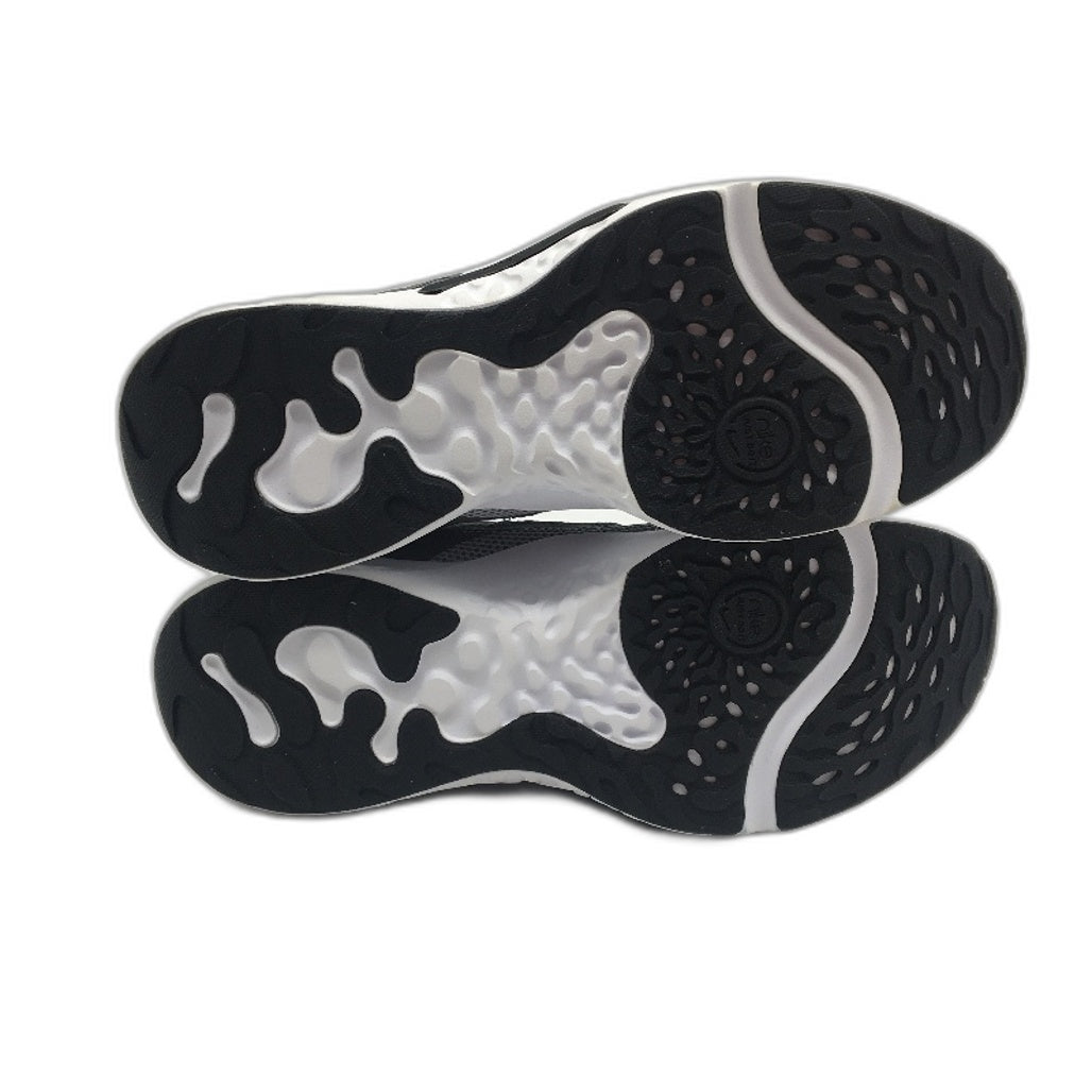 NIKE Renew Retaliation 3 Grey & Black Accent Sneakers Mens Size US8  EU 39.5 NEW