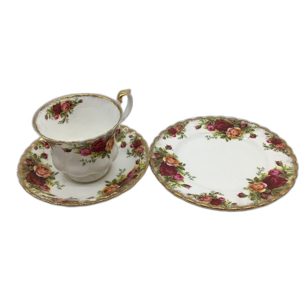 VINTAGE Royal Albert China Old Country Roses 3 Piece Tea up & Saucer Plate Set