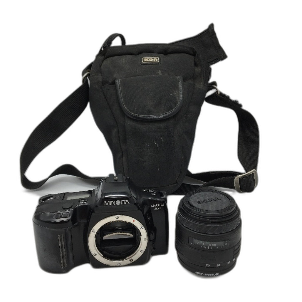 VINTAGE Minolta Maxxum 3Xi Film Camera With 52mm Zoom 28-70mm Sigma Lens & Bag