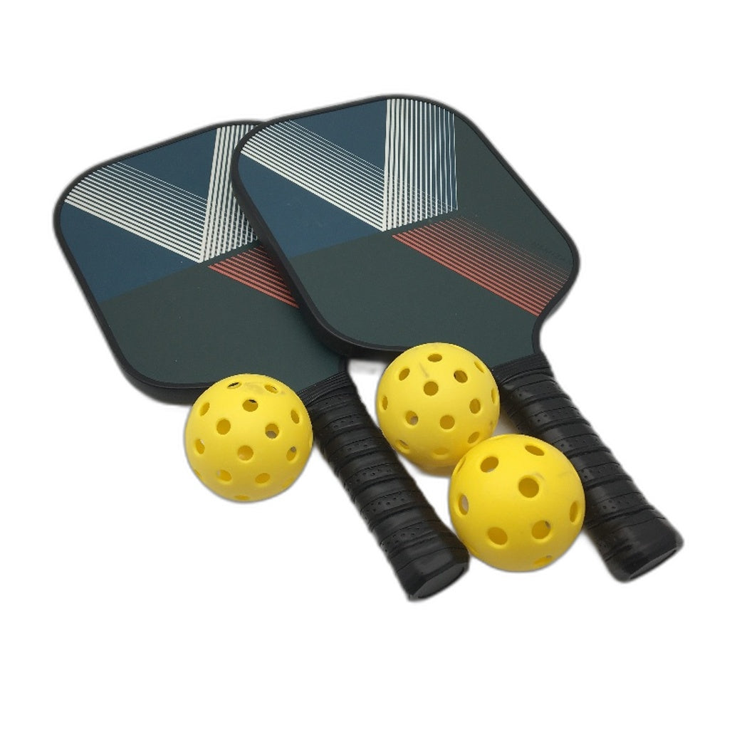 Pickelball Lightweight Comfort Grip Bats Paddles 2 Set With 3 Balls & Carry Bag